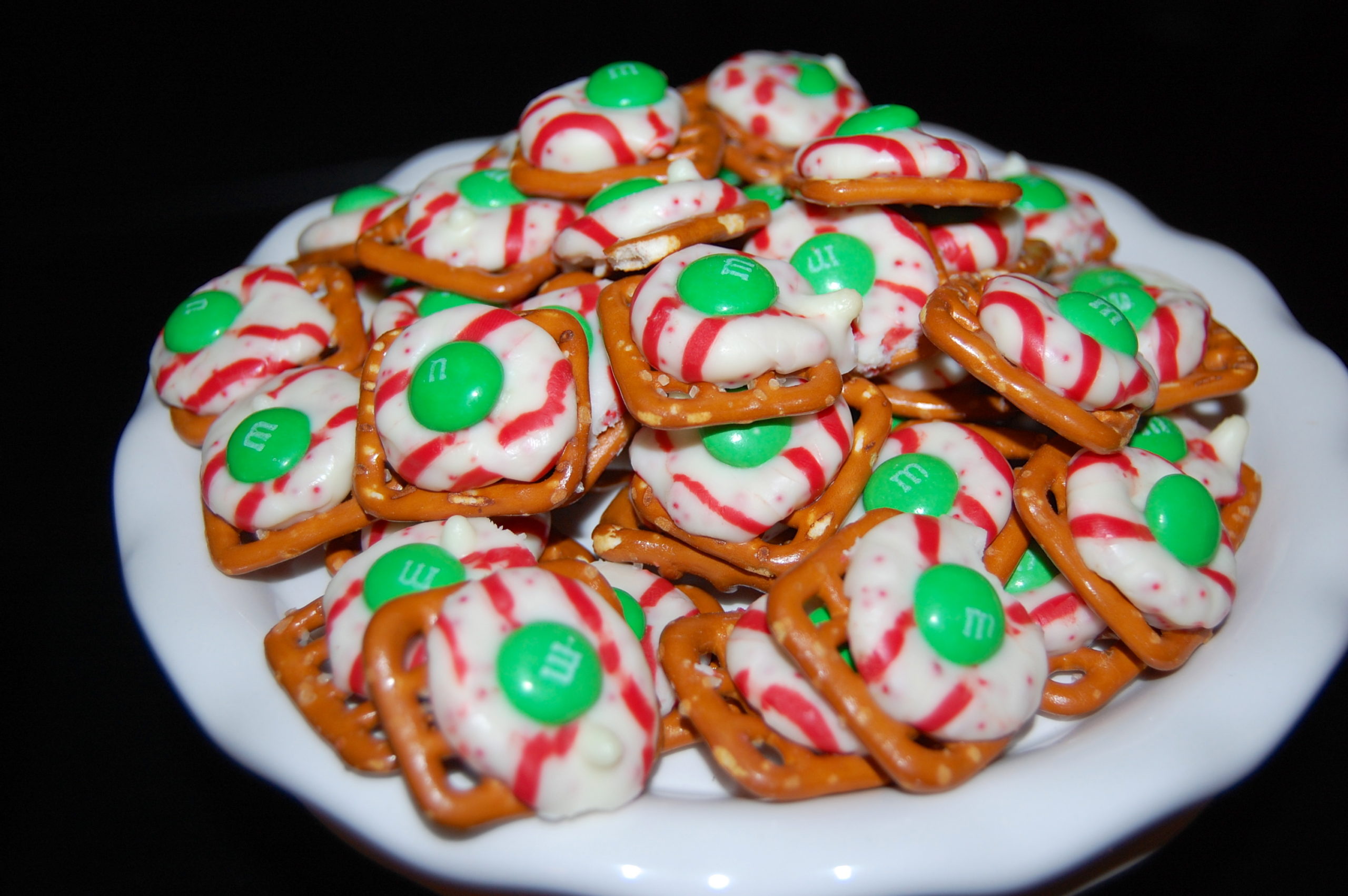 Christmas-Inspired Pretzel & Chocolate Button Bites